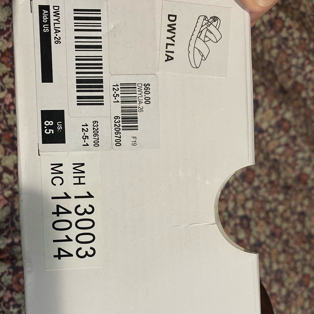 Sandals - Picture 4 of 4